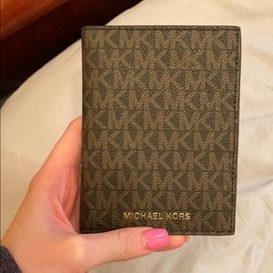 Michael kors passport holder